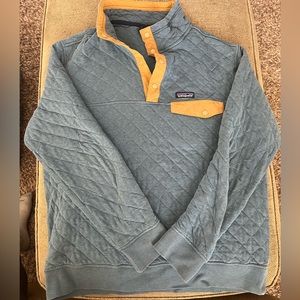 Patagonia Men’s Blue pull over sweater, size L, gently worn